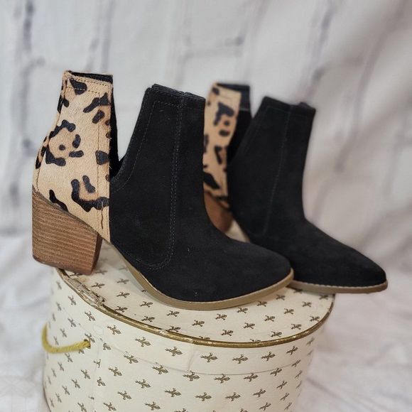 naughty monkey Shoes - Naughty Monkey Camilyn Black & Leopard Heeled V-cut Booties Size 9